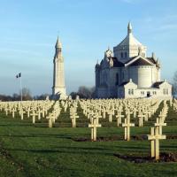 La chapelle et la Tour lanterne vues du cimetière